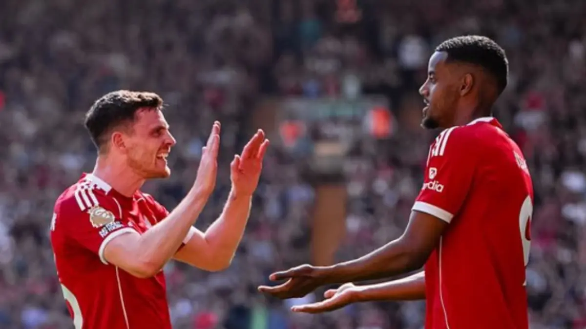 Selebrasi Isak (kanan) setelah mencetak gol pertama Liverpool ke gawang Crystal Palace dalam laga Premier League di Anfield.(Foto: X @LFC)