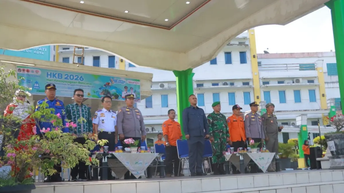 Pemkab Limpauluh Kota menggelar Apel Gabungan Peringatan Hari Kesiapsiagaan Bencana (HKB) Tahun 2026 di halaman Kantor Bupati, Minggu (26/4). (SY RIDWAN/PADEK)