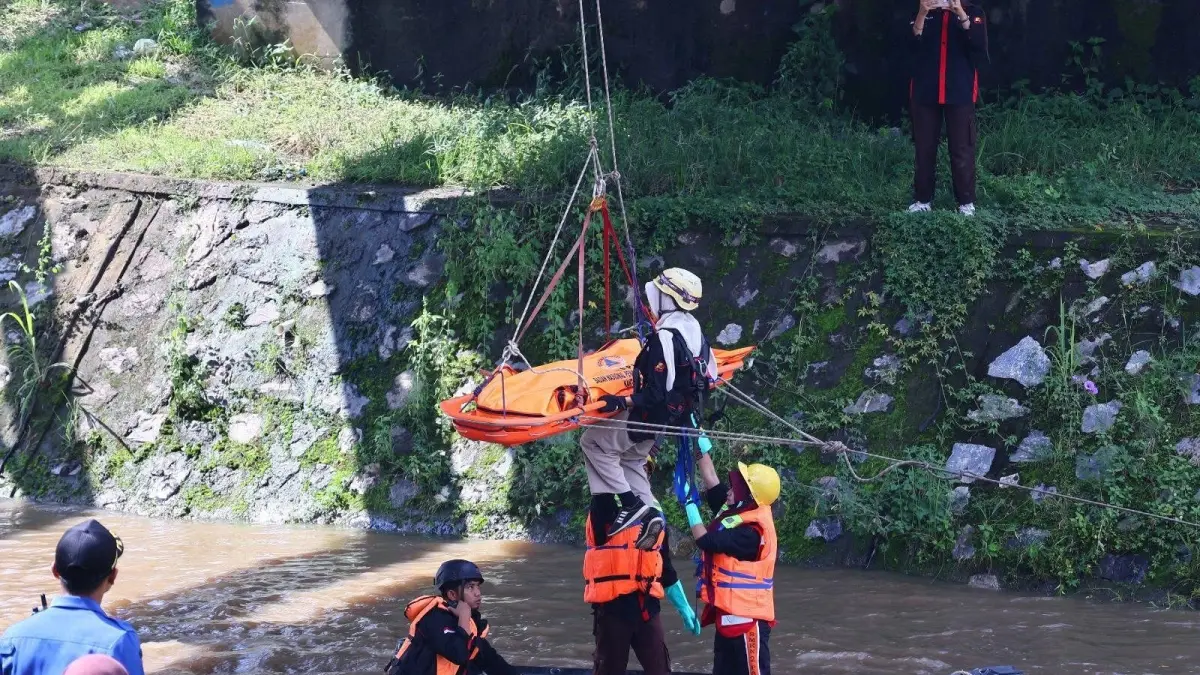 Sebanyak 125 personel gabungan mengikuti uji kesiapsiagaan di kawasan Jembatan Surabaya, BWS Sumatera V Batang Agam, Minggu (26/4). (DOK MC PAYAKUMBUH)
