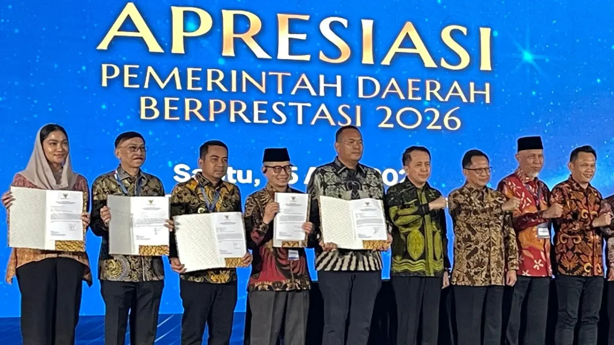 Tiga daerah Sumbar raih penghargaan Kemendagri 2026 di Palembang, Bukittinggi, Solok Selatan, dan Mentawai berprestasi nasional.