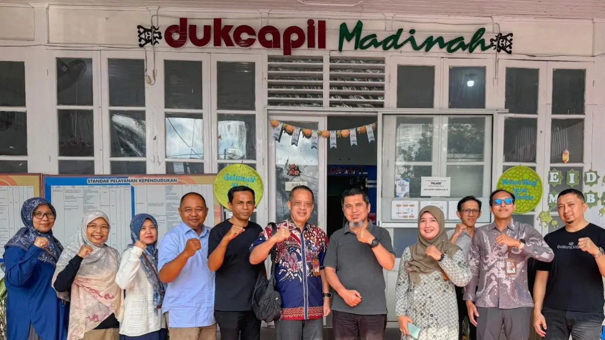 Tim Direktorat Jenderal Dukcapil menyosialisasikan strategi peningkatan layanan administrasi kependudukan di Dinas Dukcapil Kota Solok, Sabtu (25/04/2026). (Dila Kartika Sari/Padeks)