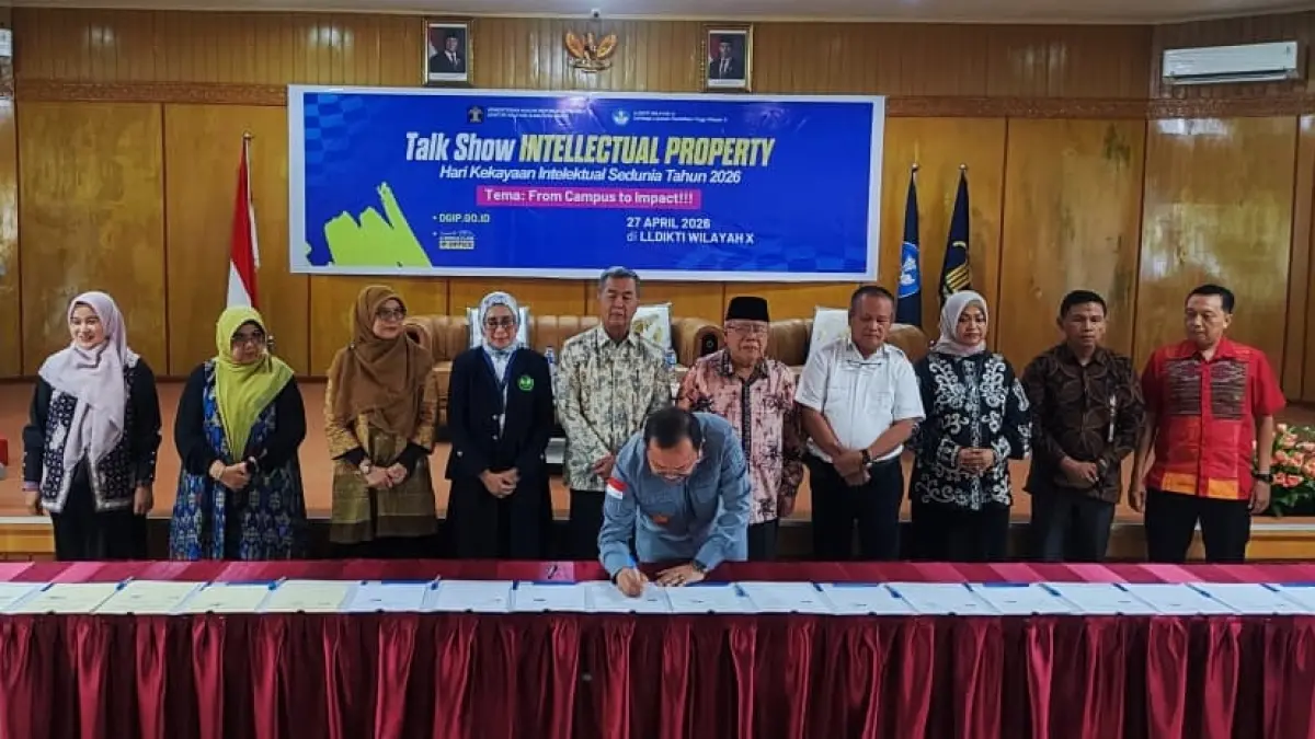 Kanwil Kemenkum Sumbar bersama LLDIKTI Wilayah X menandatangani kerja sama perlindungan kekayaan intelektual bagi PTS, Senin (27/4/2026). (Randi Z/Padeks)