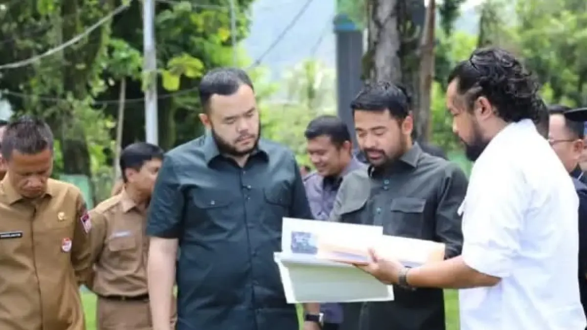 Wali Kota Padang Fadly Amran bersama DPR RI Zigo Rolanda meninjau rencana SPAM di IPA Palukahan, Koto Tangah, Senin (27/4/2026).