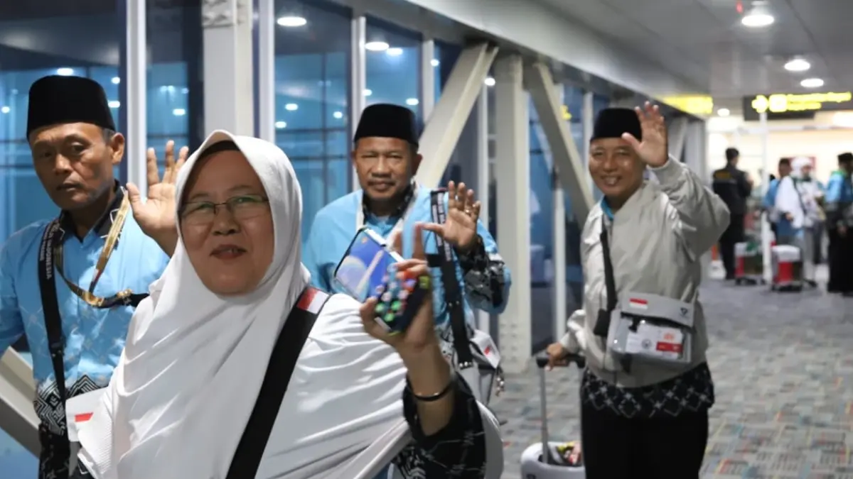 Kloter 04 haji Embarkasi Padang berangkat ke Madinah. Total 1.561 jemaah telah diberangkatkan, didominasi lansia asal Bengkulu.