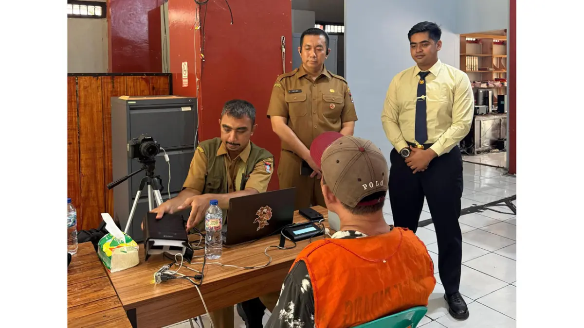 Rutan Kelas IIB Padang laksanakan perekaman data kependudukan dan pemadanan NIK bagi 79 warga binaan, Senin (27/4). (DOK RUTAN PADANG)