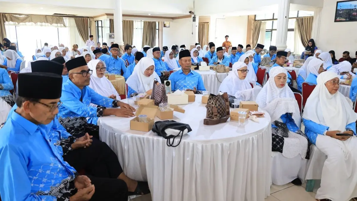 Sebanyak 133 JCH Kota Pariaman dilepas Wali Kota Yota Balad, tergabung Kloter 7 dan dijadwalkan berangkat ke Madinah 1 Mei 2026.