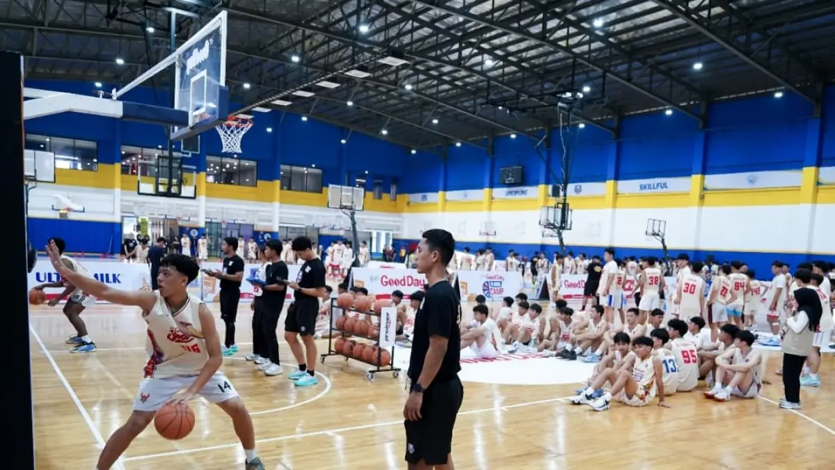 Para peserta Kopi Good Day DBL Camp 2026 menjalani tes fisik menggunakan perangkat sport science Vald Performance di DBL Academy East Jakarta.(Foto: DBL Indonesia)
