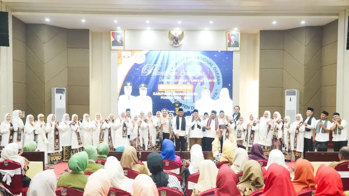Pemkab Dharmasraya resmi melantik Pengurus Dekranasda 2025–2030 untuk memperkuat UMKM, kerajinan lokal, ekonomi kreatif, serta mendorong digitalisasi pemasaran produk unggulan daerah. (DOKUMENTASI PEMKAB DHARMASRAYA)