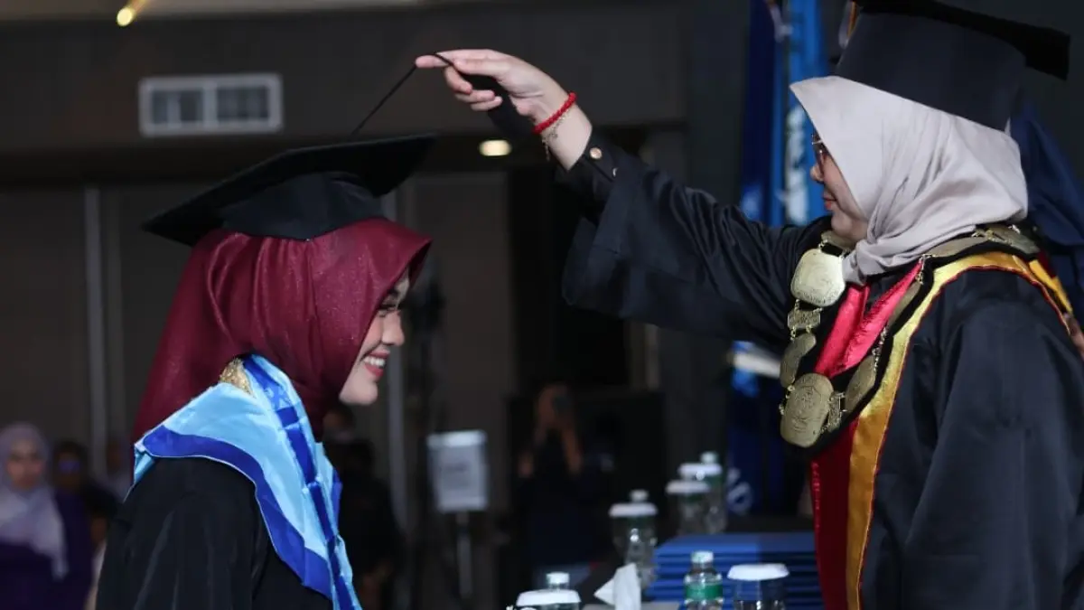 Prosesi Wisuda Periode I Tahun 2026 Universitas Alifah Padang yang meluluskan 63 mahasiswa dari Fakultas Ilmu Kesehatan dan Teknologi Informasi.(Foto: IST)