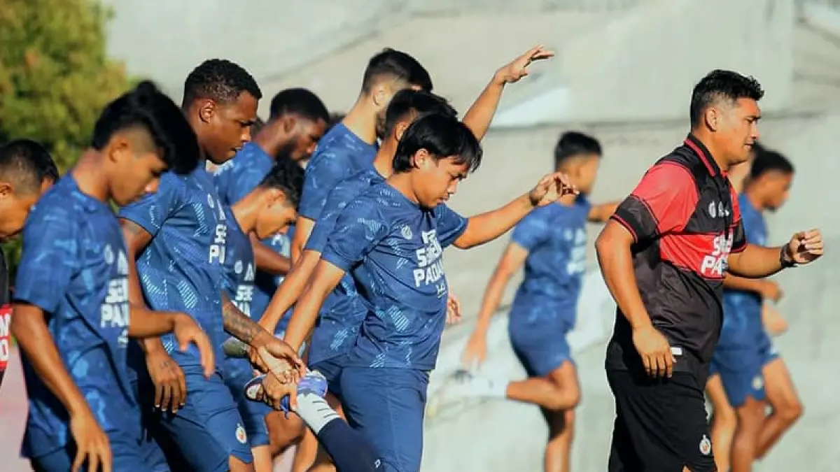 Skuad Semen Padang FC berlatih intensif jelang duel krusial kontra Madura United di Padang.(Foto: Ileague)