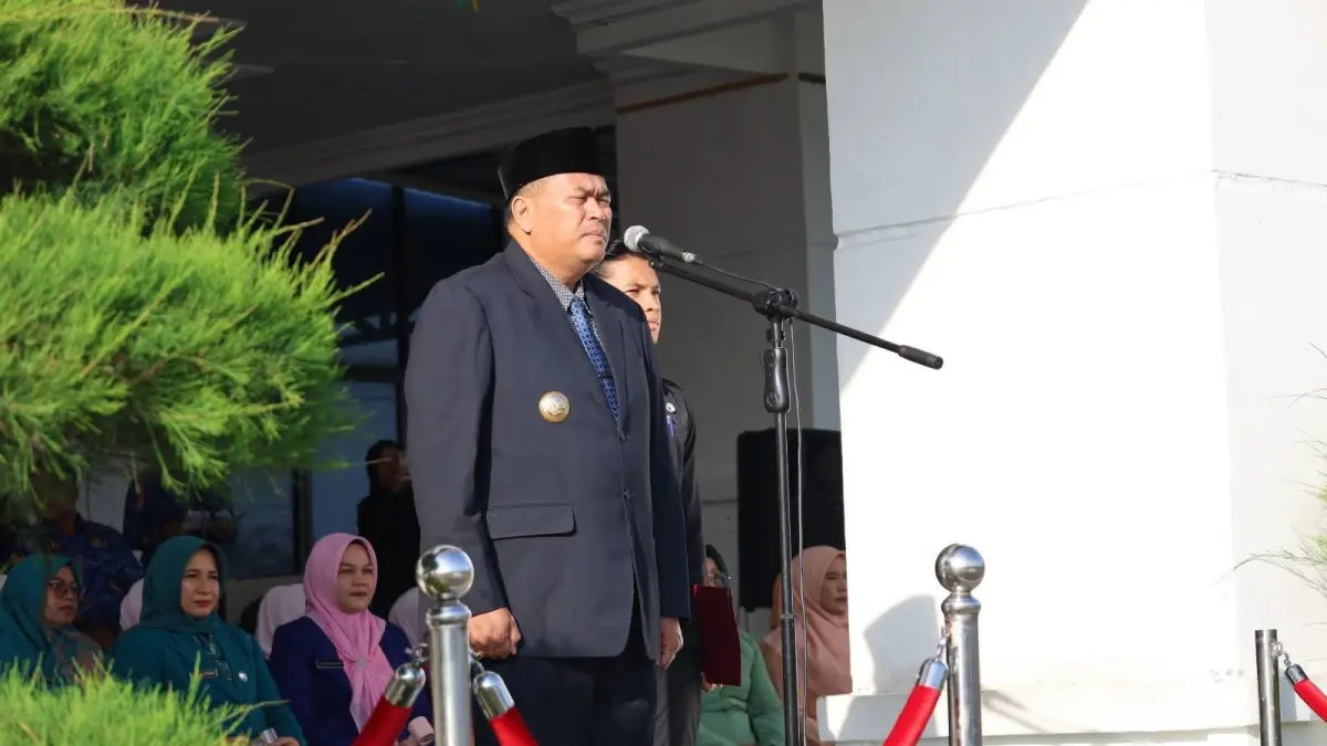 Wali Kota Pariaman, Yota Balad, saat memimpin upacara peringatan Hari Otonomi Daerah (Otda) ke-XXX Tahun 2026 di halaman Balai Kota Pariaman, Jumat (24/4). (DOK PEMKO PARIAMAN)