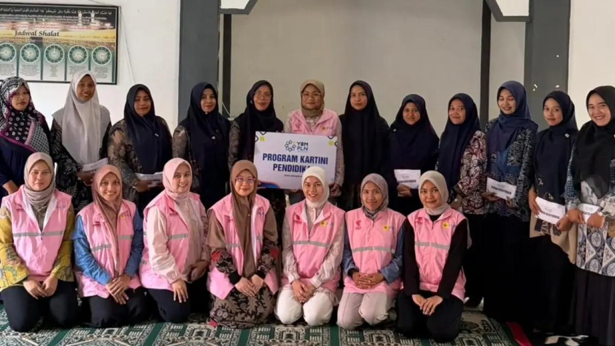Yayasan Baitul Maal PLN (YBM) PLN UP3 Padang bersama Srikandi PLN UID Sumatera Barat.