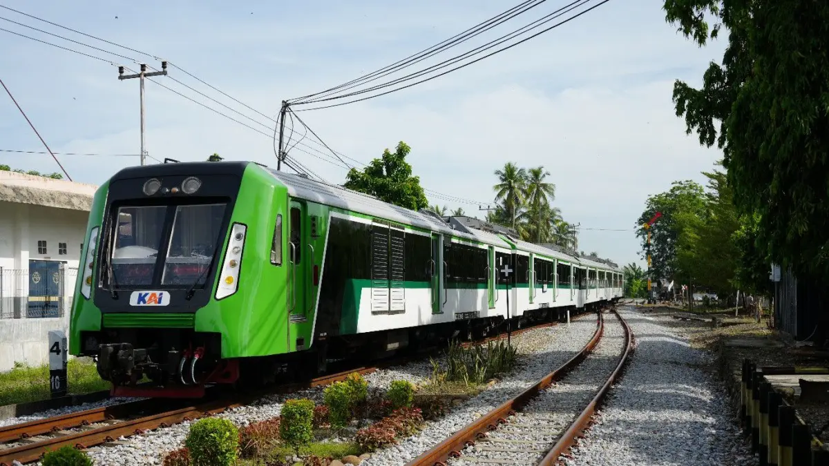 KAI Divre II Sumbar sediakan 23.376 kursi KA lokal untuk libur 1-3 Mei 2026. Cek rute, jadwal, dan tarif KA Minangkabau, Pariaman, Lembah Anai.