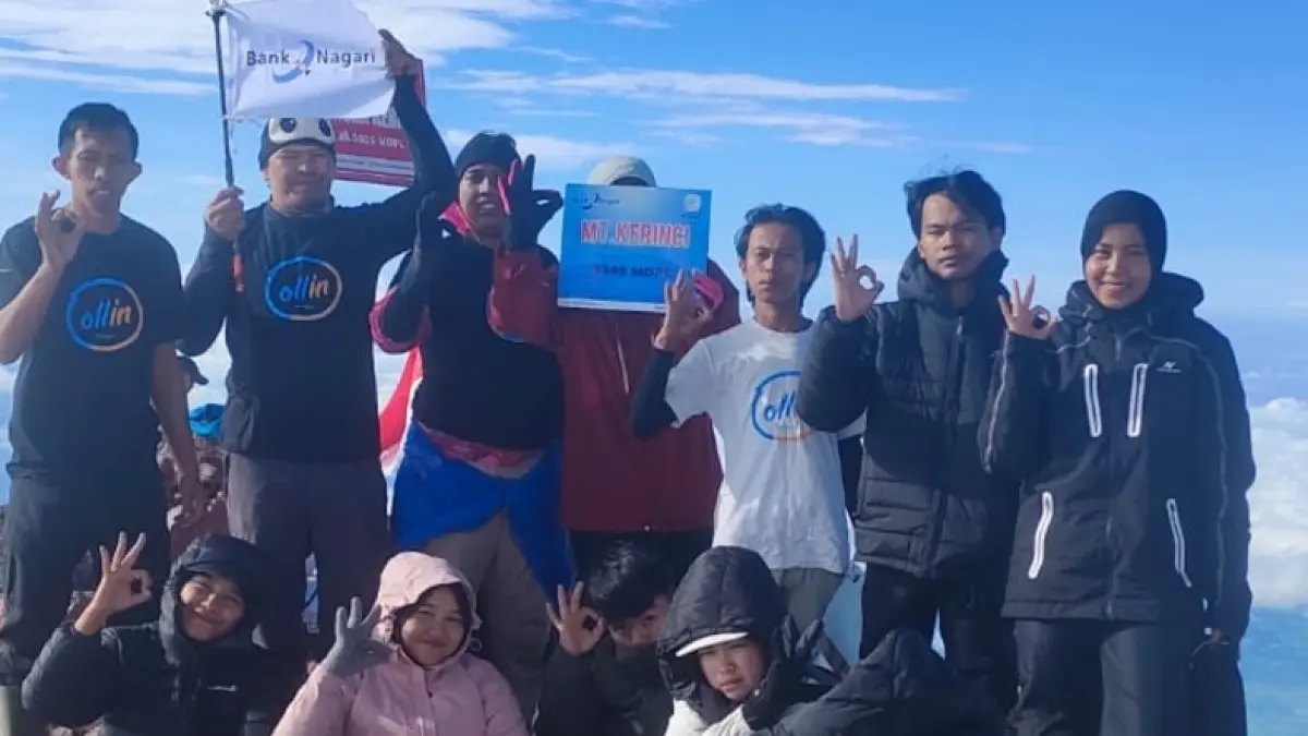 Perjuangan Tim Seven Summit West Sumatera menaklukkan Gunung Kerinci menuju Puncak Indrapura, menghadapi jalur ekstrem, dingin menusuk, dan batas fisik pendaki.