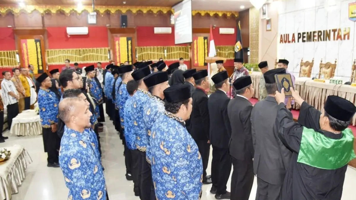 Wako Pariaman lantik 52 ASN, termasuk 3 pejabat eselon II, untuk penyegaran organisasi dan peningkatan kinerja layanan publik.