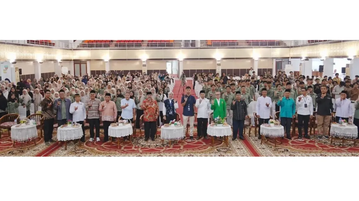 Badan Amil Zakat Nasonal (Baznas) RI, ParagonCorp, dan Universitas Andalas (Unand) menggelar Pembinaan Peserta Beasiswa Cendekia Baznas bertema&nbsp;Adaptive Leader: Membangun Karier dengan Nilai-Nilai Kepedulian Sosial di Auditorium Unand, Kamis (30/4). (DOK BAZNAS RI)