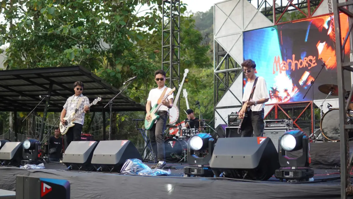 Band desert rock, Manhorse saat manggung di salah satu iven beberapa waktu lalu. (DOKUMENTASI MANHORSE)