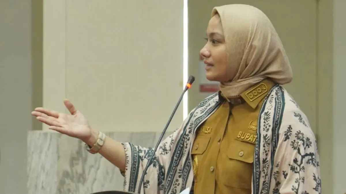 Bupati Dharmasraya, Annisa Suci Ramadhani, saat menyampaikan capaian dan target PBB-P2 dalam kegiatan bersama camat, wali nagari, dan kolektor jorong. (DOK PEMKAB DHARMASRAYA)