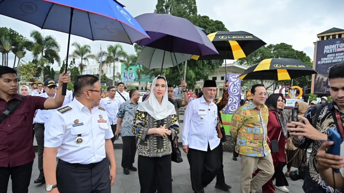Senator, Irman Gusman saat mendampingi Menteri Pariwata, Widiyanti Putri ke Bukittinggi, beberapa waktu lalu. (DOK DPD RI)