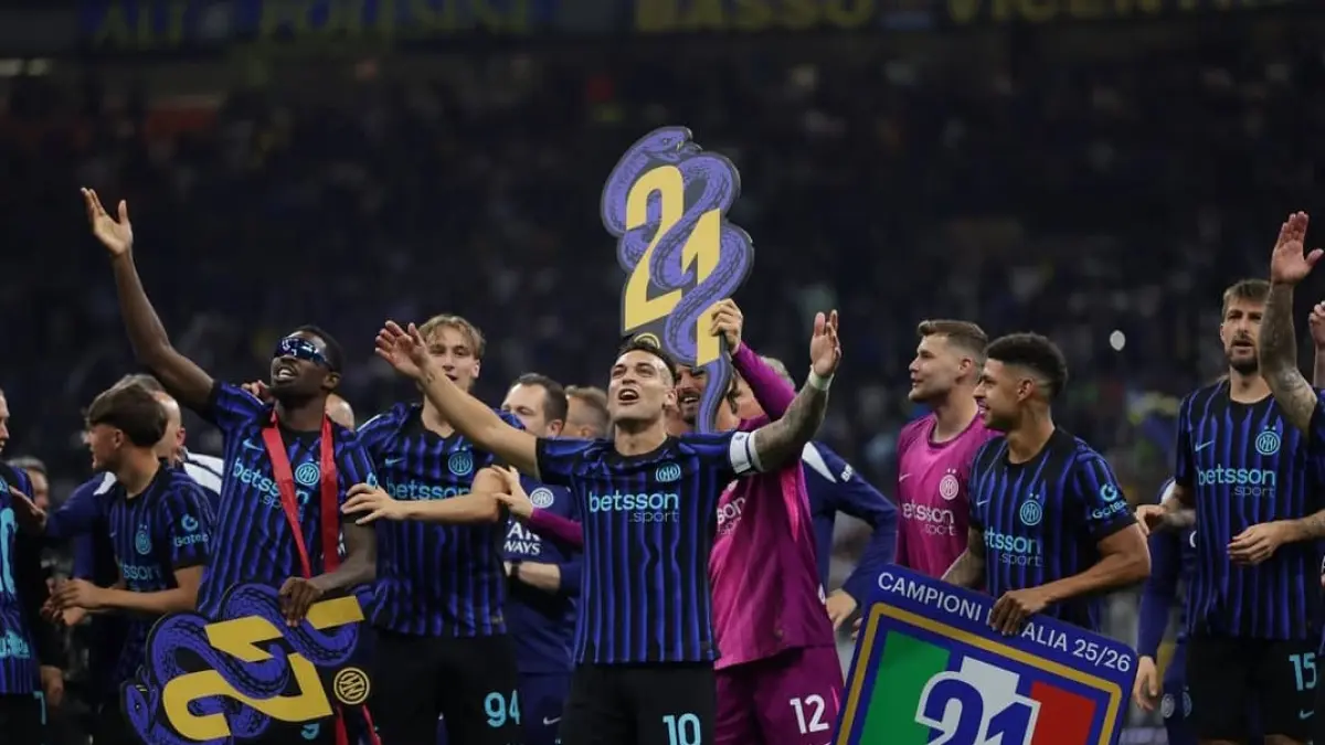 Para pemain Inter Milan merayakan gelar Scudetto ke-21 setelah menang 2-0 atas Parma di San Siro.(Foto: IG @inter)