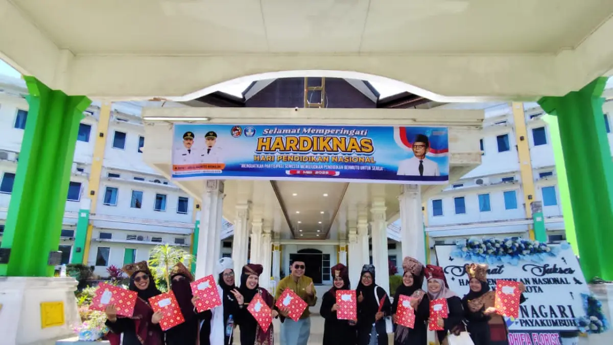 Pemerintah Kabupaten Limapuluh Kota menggelar upacara peringatan Hari Pendidikan Nasional (Hardiknas) 2026 di halaman Kantor Bupati, Sabtu (2/5/2026). (DOKUMENTASI PEMKAB LIMAPULUH KOTA)