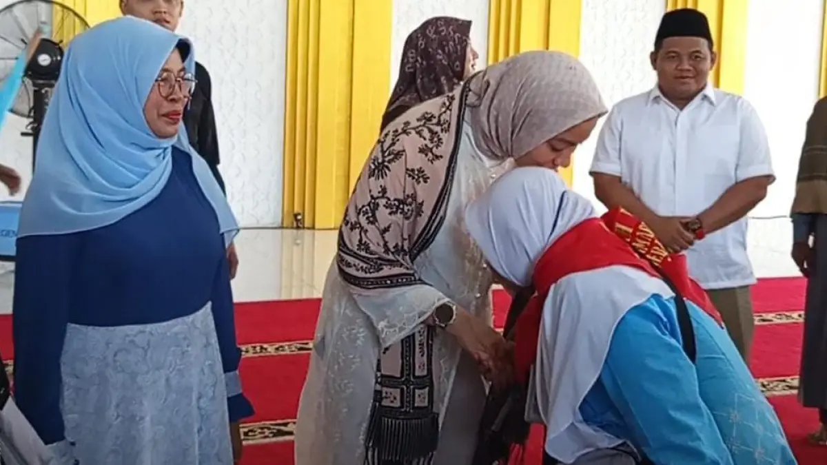 Bupati Dharmasraya melepas 83 jemaah calon haji menuju Tanah Suci. Jemaah diimbau menjaga kesehatan, kesabaran, dan nama baik daerah selama menjalankan ibadah haji. (DOKUMENTASI PEMKAB DHARMASRAYA)