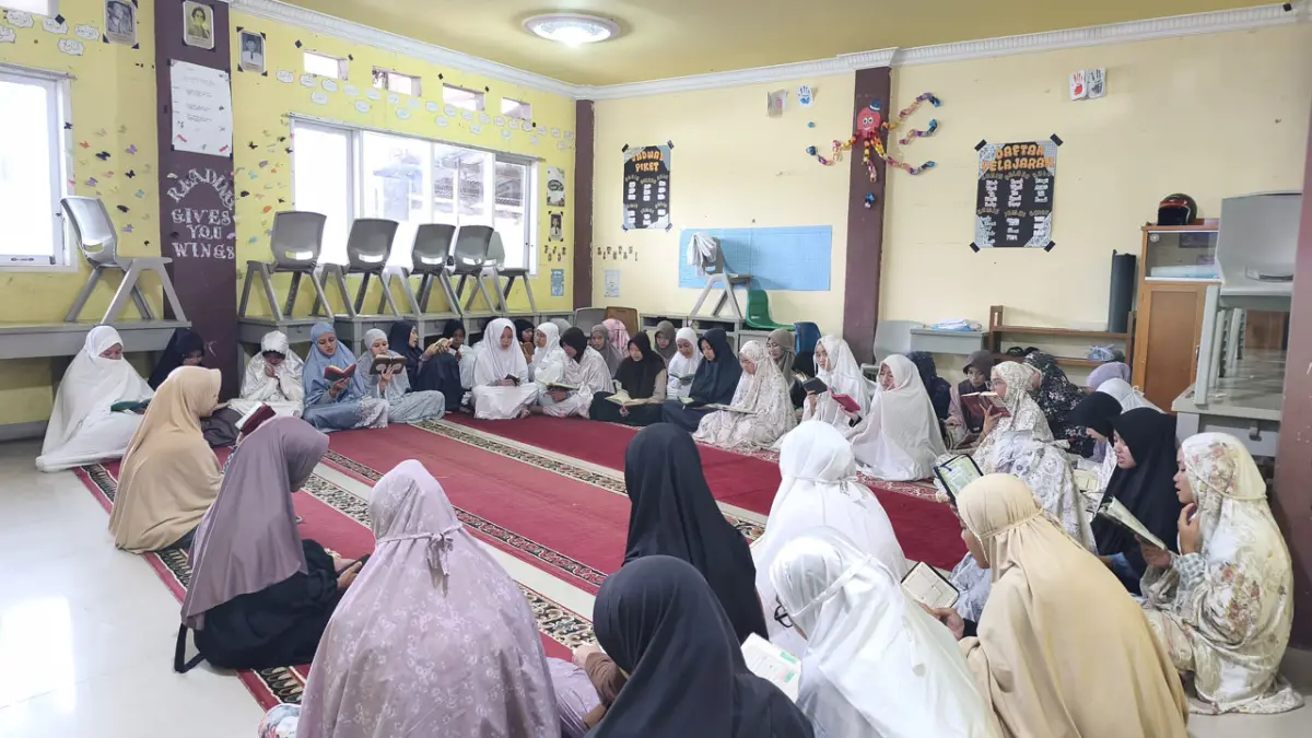 MA Islam Al Ishlah Bukittinggi sedang melakukan mujaraah Al Quran beberapa waktu lalu. (TIM LAMAN GURU)