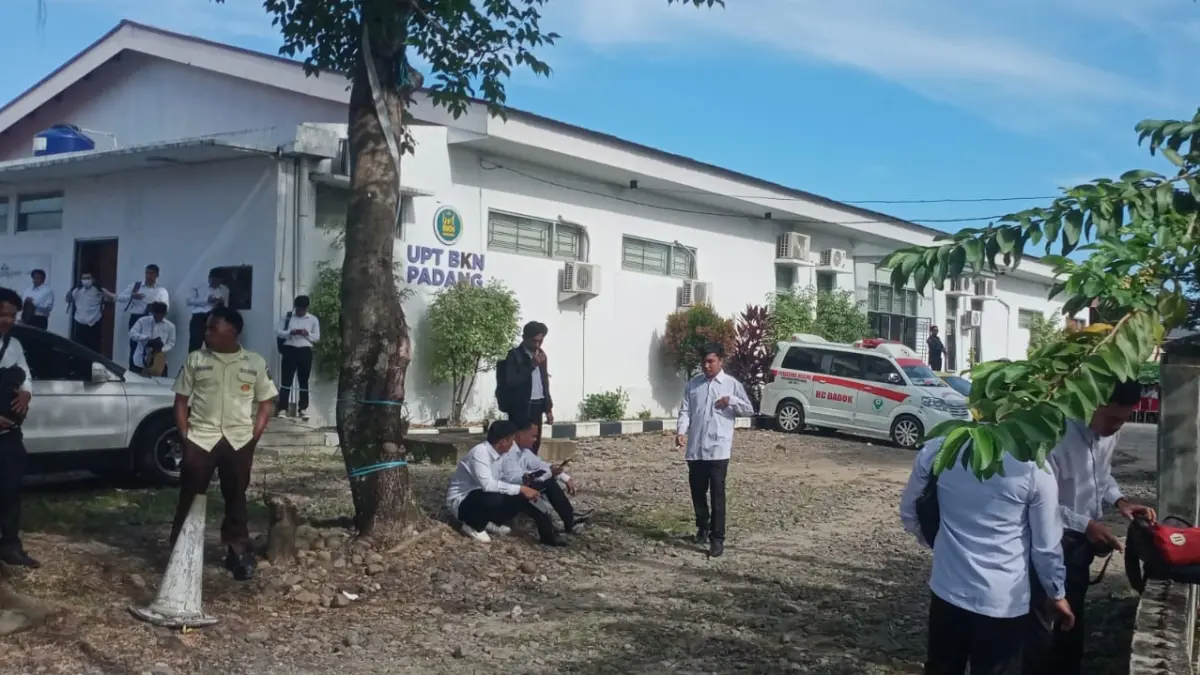 Ujian CAT KDKMP dengan 228 soal di UPTD BKN Kota Padang, Selasa (5/5/2026), dikeluhkan peserta akibat gangguan sistem dan tingkat kelulusan yang sangat rendah.