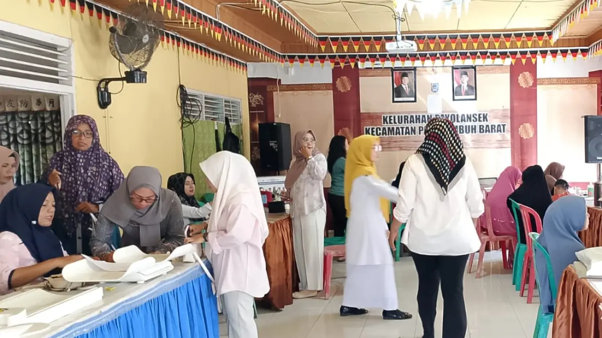 Kelurahan Payolansek, Kota Payakumbuh, mengoptimalkan Posyandu berbasis 6 SPM yang digelar rutin tiap awal bulan untuk menekan stunting dan kemiskinan, Selasa (5/5/2026).