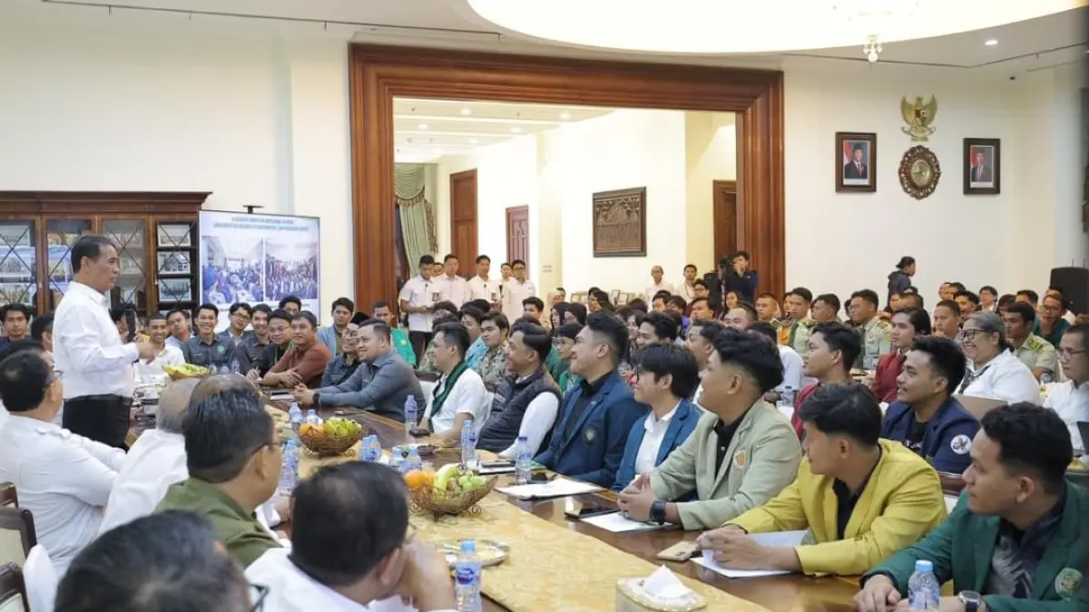 Menteri Pertanian Andi Amran Sulaiman berdialog dengan 118 BEM dari seluruh Indonesia di Jakarta, membahas program prioritas pemerintah dan capaian sektor pertanian.(Foto: Humas)