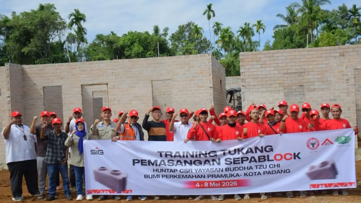 Pelatihan Sepablock 20 tukang di Padang digelar Semen Padang dan Tzu Chi untuk percepat pembangunan huntap Balai Gadang, Kecamatan Koto Tangah, tepatnya di kawasan bekas Bumi Perkemahan Pramuka Kota Padang.