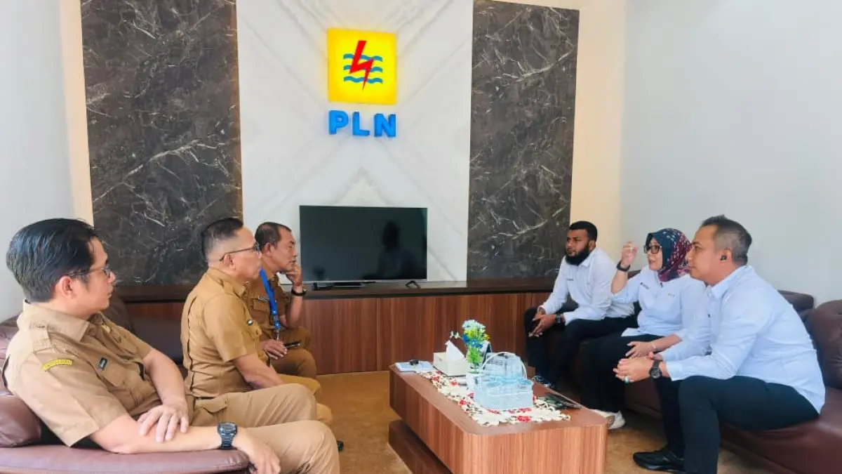 Pertemuan PLN UP3 Payakumbuh dengan BPKPD Limapuluh Kota di Kantor PLN UP3 Payakumbuh, dihadiri Manager PLN Yessi Indra dan Sekretaris BPKPD Bobby Irwanto, membahas penguatan program kelistrikan untuk mendorong peningkatan PAD daerah.
