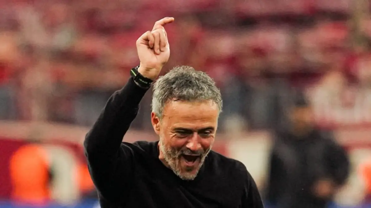 Pelatih PSG Luis Enrique merayakan keberhasilan membawa Paris Saint-Germain lolos ke final Liga Champions 2026 usai menyingkirkan Bayern Munich di Allianz Arena.(Foto: X @PSG_English)