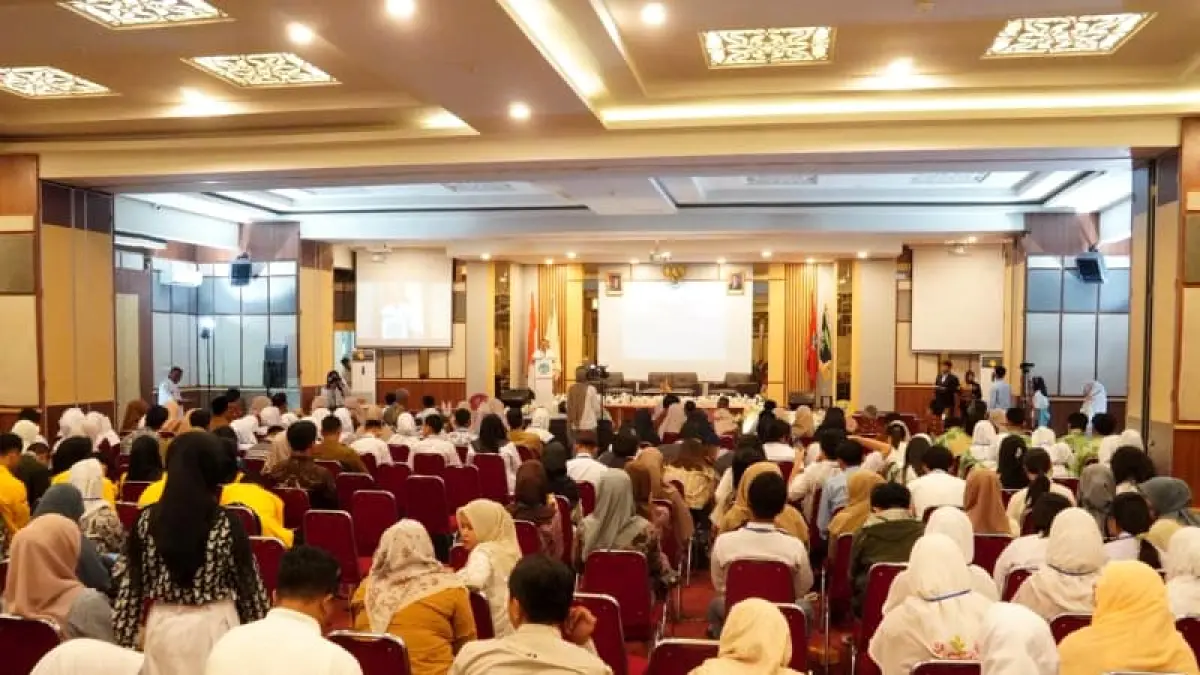 Ratusan pelajar dan mahasiswa mengikuti pembukaan SANTIKA SYNTHESIS 2026 di Aula Fakultas Ilmu Sosial UNP.(Foto: KKPS UNP)