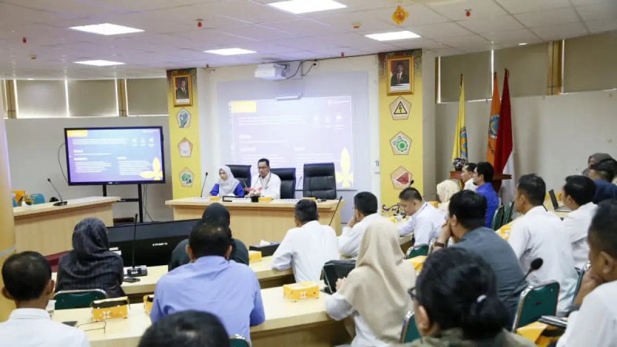 Rektor UNP bersama tim UniMAP membahas penjajakan program dual degree bagi dosen Fakultas Teknik di Ruang Rapat FT UNP, Selasa (5/5/2026). (Foto: KKPS UNP)