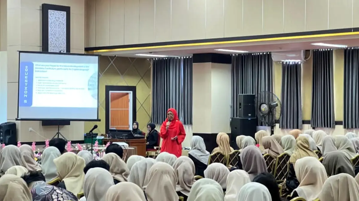 Seminar EDULENS 2026 di Auditorium FBS UNP dalam momentum Hardiknas 2026.(Foto: KKPS UNP)