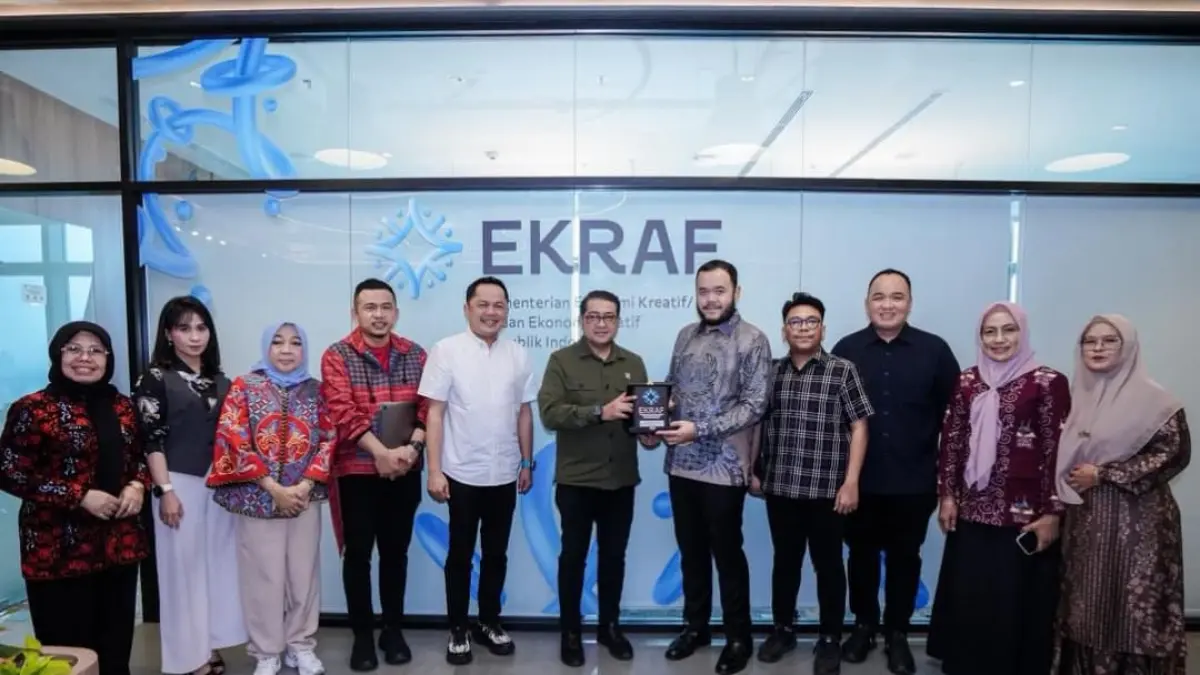 Wali Kota Padang Fadly Amran bersama Menteri Ekonomi Kreatif Teuku Riefky Harsya dalam audiensi persiapan Padang menuju UNESCO City of Gastronomy 2027.(Foto: Prokopim)