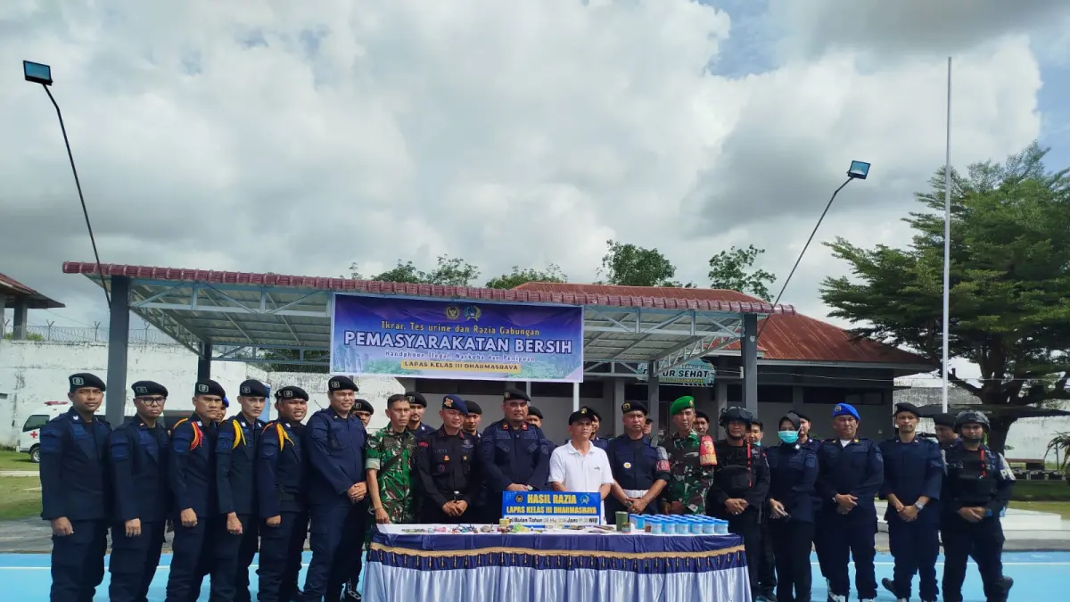 Lembaga Pemasyarakatan Kelas III Dharmasraya menggelar razia gabungan terhadap warga binaan pemasyarakatan (WBP) sebagai upaya menciptakan lingkungan lapas yang aman, tertib, dan bebas dari peredaran narkoba maupun barang terlarang lainnya, Jumat (8/5/2026). (DOKUMENTASI PRIBADI)