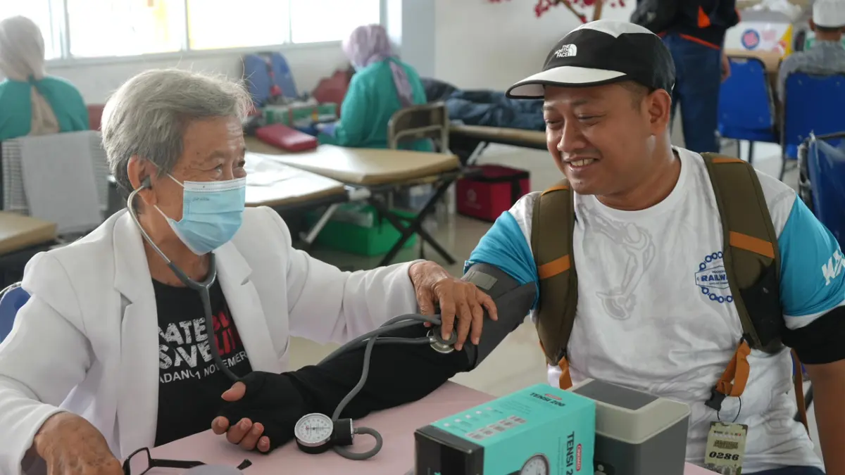 Donor darah KAI Divre II Sumbar di Stasiun Padang menghasilkan 38 kantong darah untuk membantu kebutuhan pasien rumah sakit.