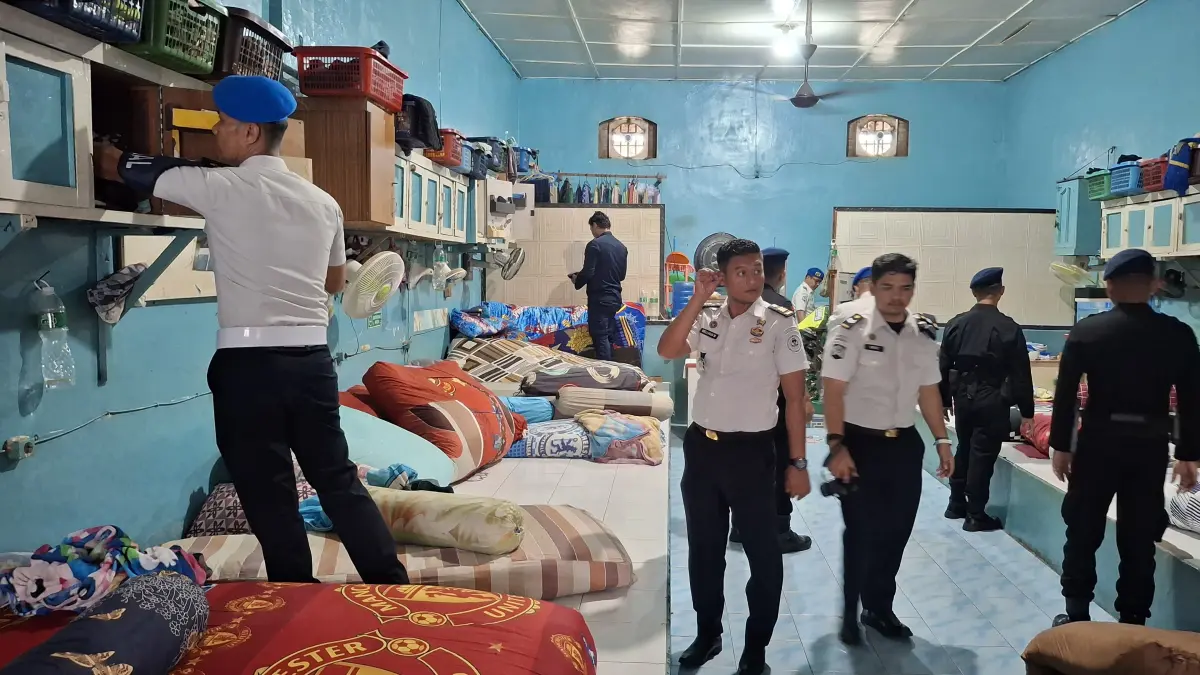 Kanwil Ditjenpas Sumbar gelar ikrar pemasyarakatan untuk memberantas handphone ilegal, narkoba, dan penipuan di Lapas Kelas IIA Padang, Jumat (8/5/2026). (Humas Lapas Padang)