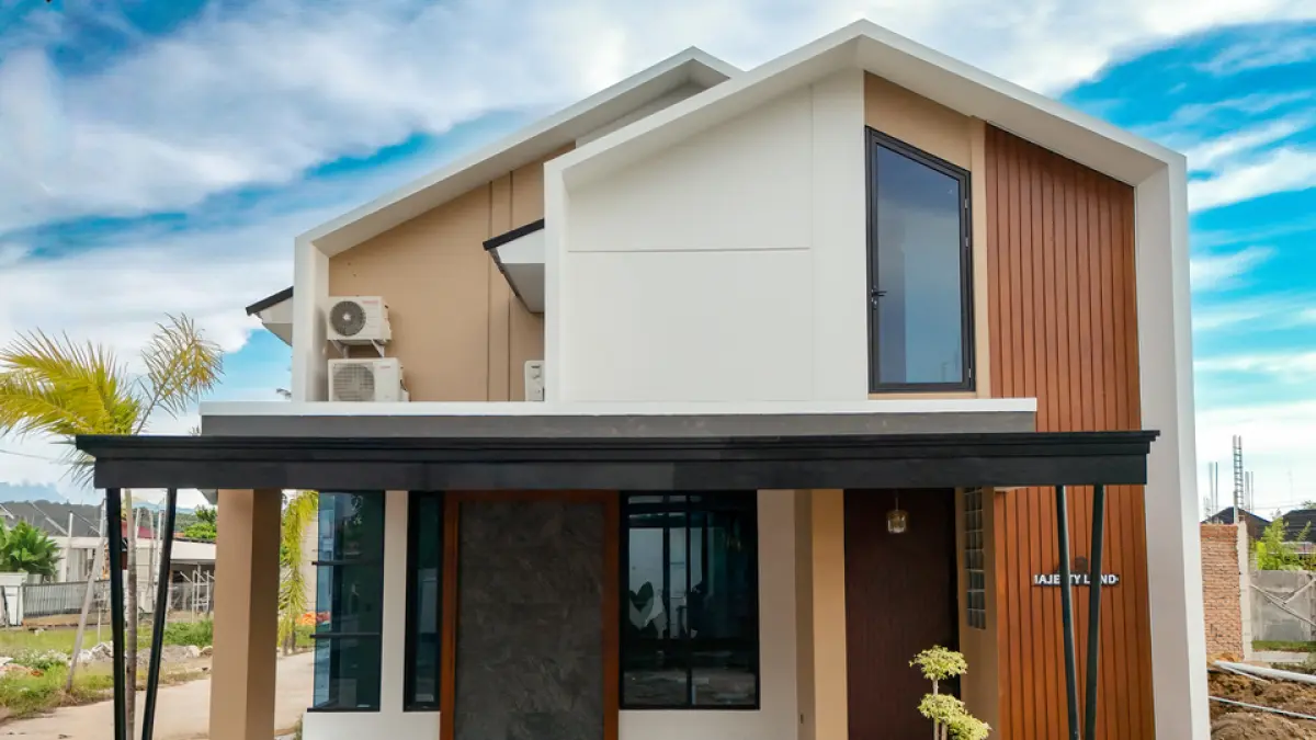 Majesty Land menghadirkan cluster hunian dengan desain Scandinavian dan Japandi yang mengutamakan pencahayaan alami serta sirkulasi udara maksimal. Perumahan ini berlokasi di kawasan Jalan Jhoni Anwar, Lapai, Kota Padang. (dok majesty land padang)