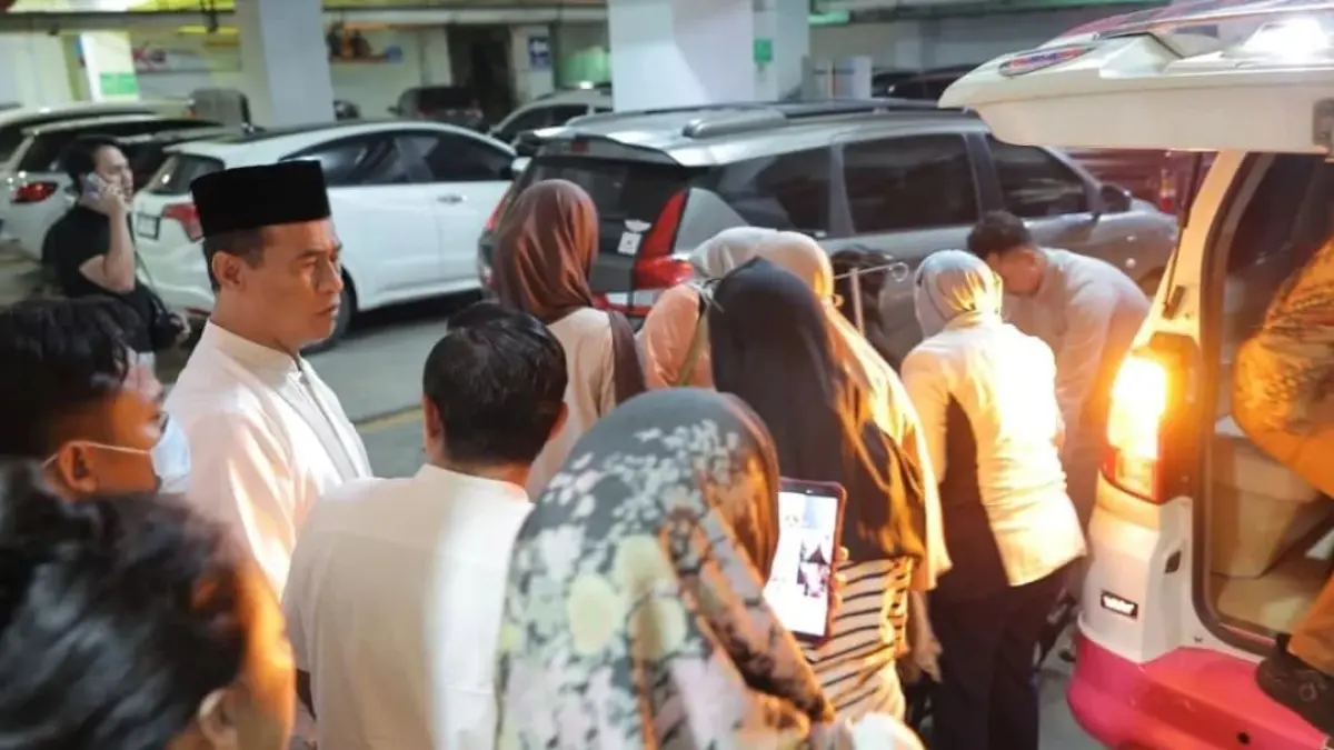 Menteri Pertanian Andi Amran Sulaiman melayat mendiang Haerul Saleh di RSUD Pasar Minggu, Jakarta, Jumat (8/5/2026).(Foto: Humas Kementan)