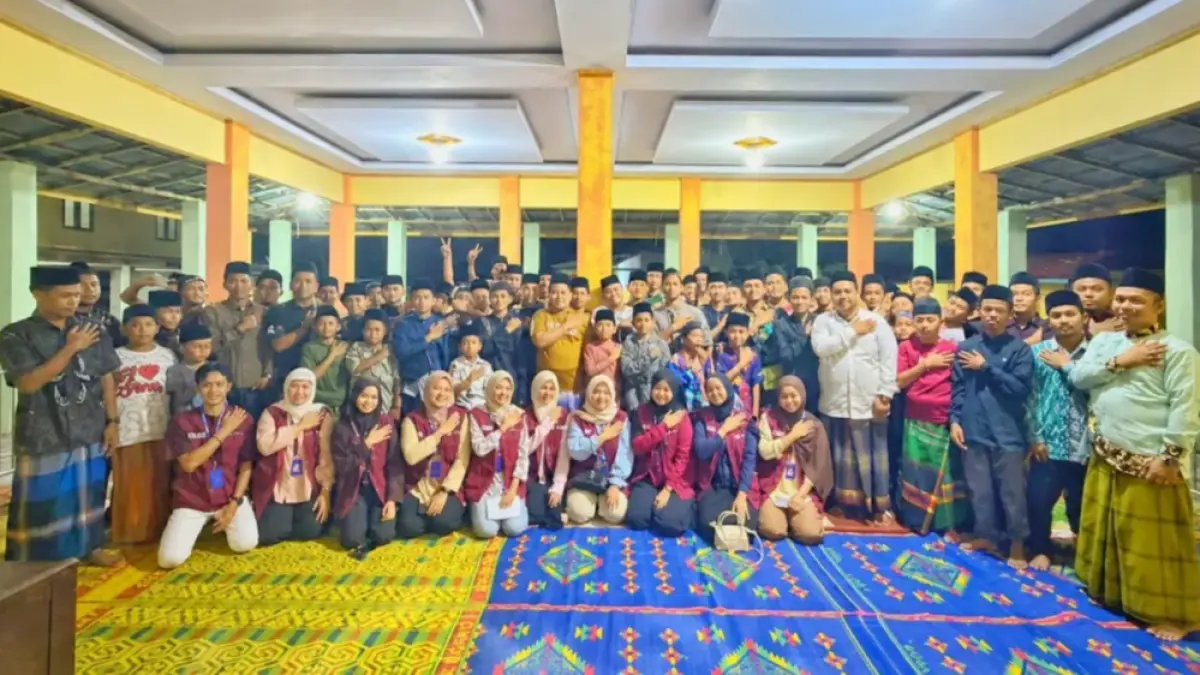 Pondok Pesantren Madinatul Ilmi Nurul Ikhlas foto bersama mahasiswa dalam kegiatan Muhadarah, Rabu (29/4/2026) malam. 