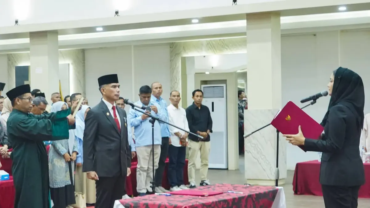 Sekda definitif Dharmasraya resmi dilantik oleh Bupati Annisa Suci, Kamis (7/5/2026). Medison dipercaya memimpin birokrasi Pemkab Dharmasraya mulai 2026.