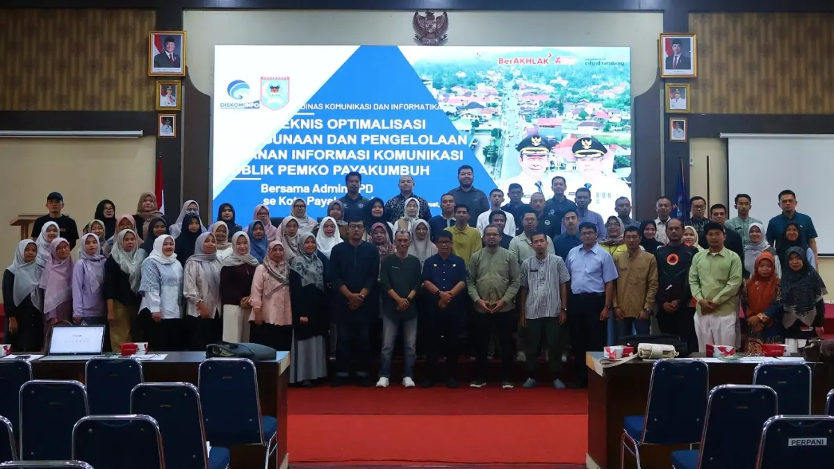Diskominfo menggelar rapat teknis optimalisasi layanan informasi publik bersama 50 admin OPD di Aula Josrizal Zain, Jumat (8/5/2025), untuk memperkuat keterbukaan informasi digital.