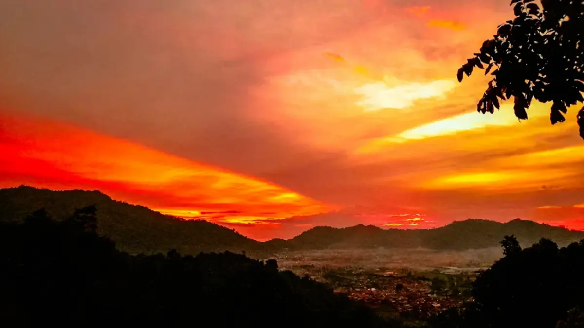 Indahnya sunset menyambut malam. (Instagram puzzle_rumpang)