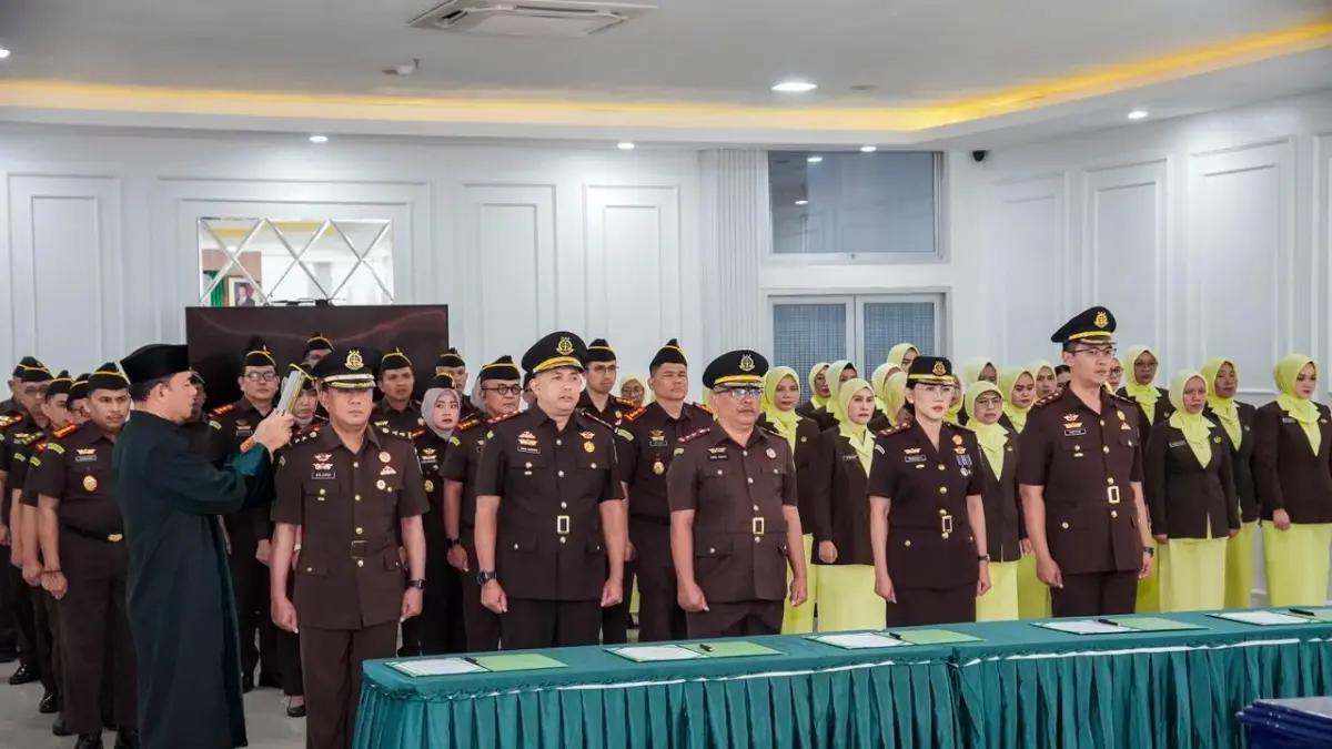 Prosesi Pelantikan dan pengambilan sumpah jabatan pejabat Eselon III di lingkungan Kejati Sumbar berlangsung di Aula Lantai III Kejati Sumbar, Kamis (7/5).  (DOK KEJATI SUMBAR)