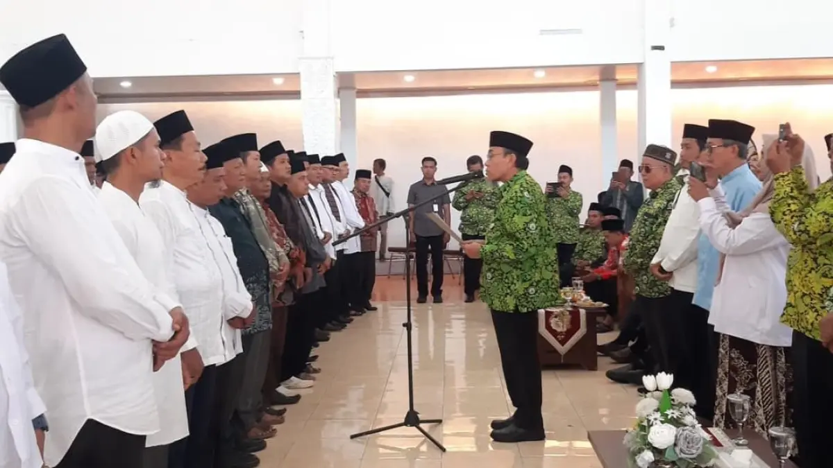 Wakil Wali Kota Padang Maigus Nasir melantik Pengurus Ranting Dewan Masjid Indonesia (DMI) se-Kota Padang dalam kegiatan Halal bi Halal di Rumah Dinas Wali Kota Padang, Sabtu (9/5/2026).(Foto: Diskominfo)