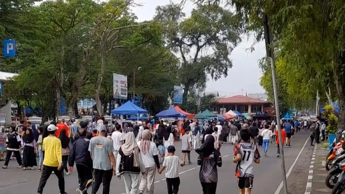 Car Free Day Cindua Mato Batusangkar dipadati ribuan warga. UMKM di Tanahdatar raup omzet hingga dua kali lipat.