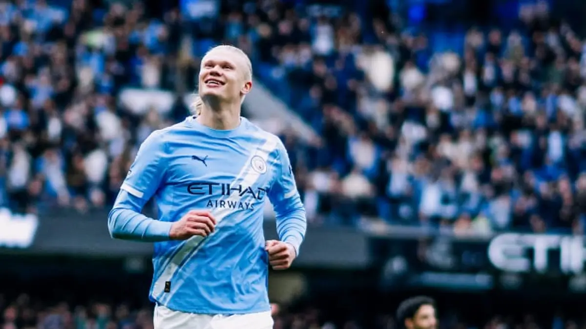 Erling Haaland melakukan selebrasi setelah mencetak gol kedua Manchester City ke gawang Brentford dalam pertandingan Premier League di Etihad Stadium. (Foto: X @ManCity)